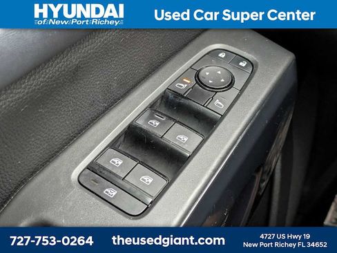 Used 2024 Nissan Pathfinder SV w/ Lighting Package (N92) FWD image 32