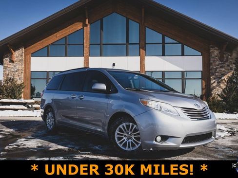 Used 2017 Toyota Sienna XLE Premium image 1