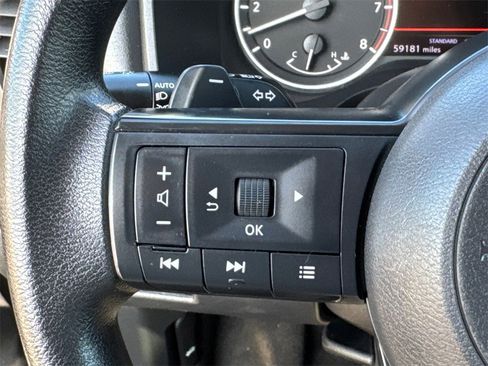 Used 2023 Nissan Rogue S image 31