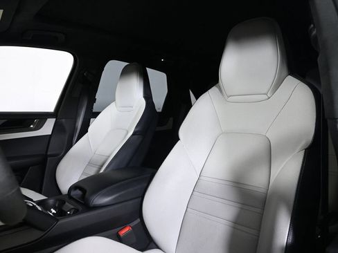 Certified 2025 Porsche Cayenne GTS AWD/4WD image 5