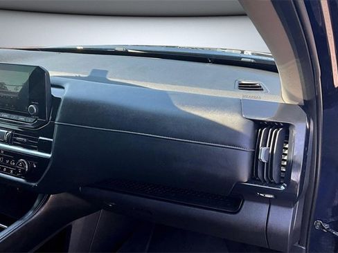 Used 2022 Nissan Pathfinder SV image 27