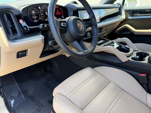 Certified 2026 Porsche Cayenne Coupe image 4