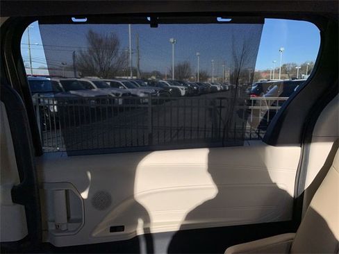 Used 2021 Toyota Sienna XLE image 10