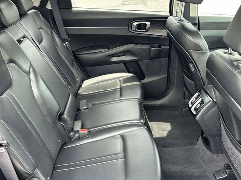 Used 2024 Kia Sorento S FWD image 10