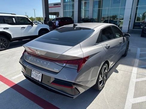 Used 2024 Hyundai Elantra Limited FWD image 8