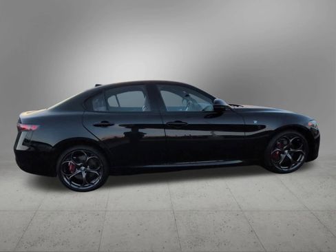 Used 2024 Alfa Romeo Giulia Ti w/ Performance Driving Package image 7