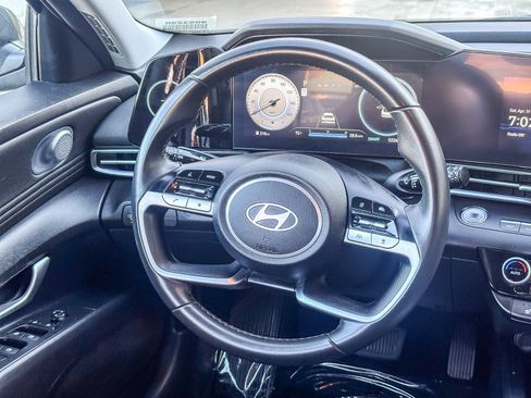 Used 2024 Hyundai Elantra Limited image 19