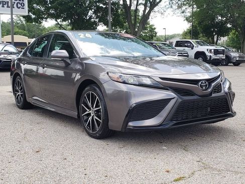 Certified 2024 Toyota Camry SE FWD image 3