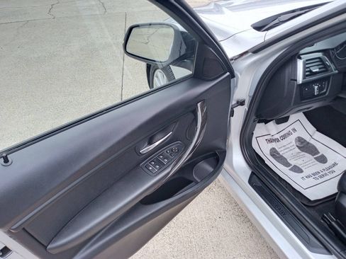 Used 2018 BMW 320i xDrive Sedan AWD/4WD image 7
