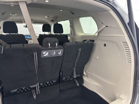 Used 2020 Chrysler Pacifica Touring image 40