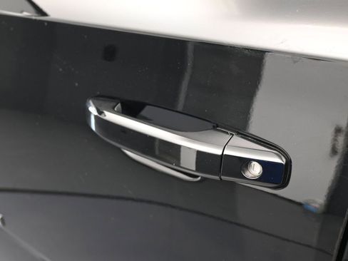 Used 2020 Chevrolet Suburban LT image 34