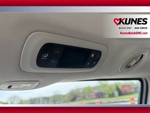 Used 2023 Chrysler Pacifica Limited FWD image 27