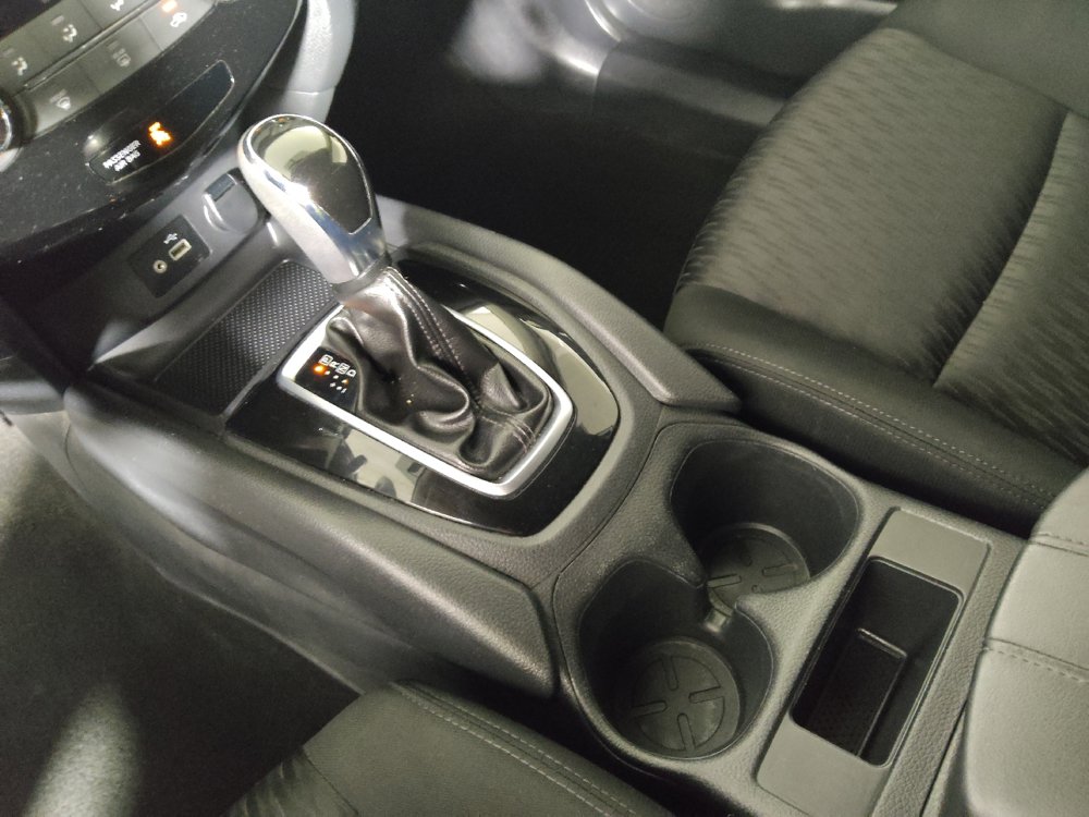 Used 2018 Nissan Rogue S AWD/4WD image 26