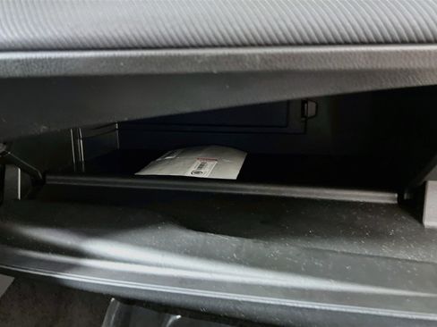 Used 2025 Toyota Camry SE FWD image 35