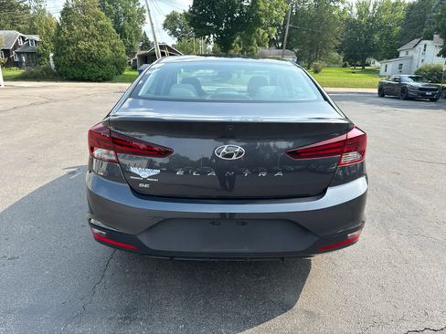 Used 2020 Hyundai Elantra SE FWD image 4