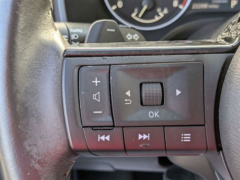 Used 2023 Nissan Rogue SL image 18