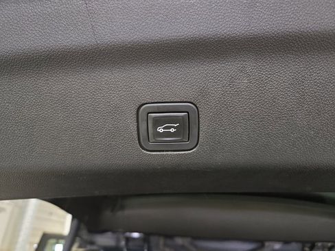 Used 2021 GMC Yukon XL AT4 w/ Technology Package image 16