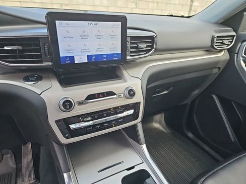 Used 2023 Ford Explorer XLT w/ Equipment Group 202A AWD/4WD image 28