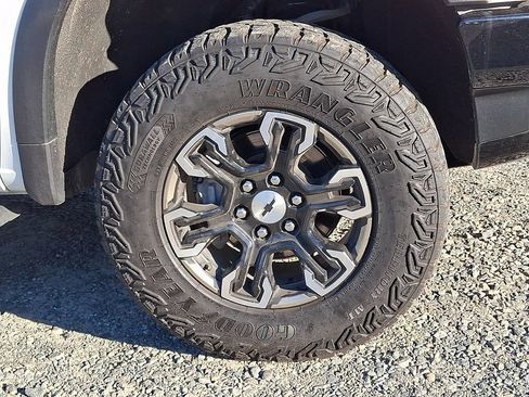 Used 2023 Chevrolet Silverado 1500 ZR2 w/ Technology Package AWD/4WD image 33