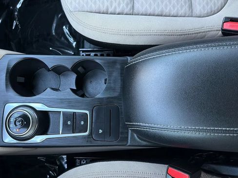 Used 2022 Ford Escape SE w/ Cold Weather Package FWD image 25