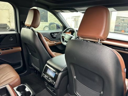 Used 2023 Lincoln Aviator Reserve w/ Equipment Group 201A image 9