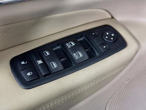 Used 2012 Jeep Grand Cherokee Overland AWD/4WD image 24