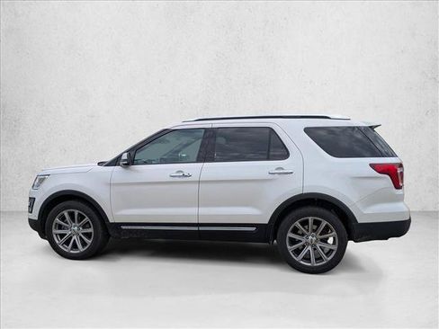 Used 2017 Ford Explorer Limited w/ Equipment Group 303A AWD/4WD image 8