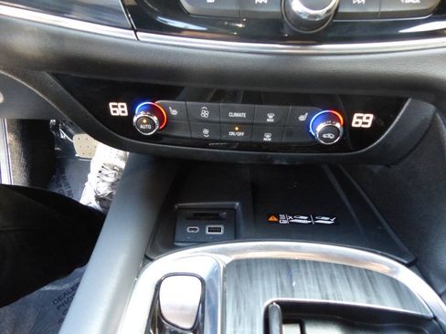 Used 2023 Buick Enclave Essence AWD/4WD image 33