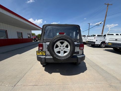 Used 2018 Jeep Wrangler Sport AWD/4WD image 15