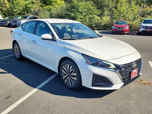 Used 2023 Nissan Altima 2.5 SV image 3