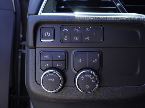Used 2025 Chevrolet Tahoe LS AWD/4WD image 13