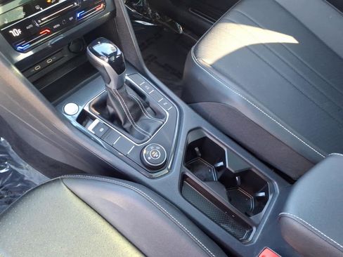 Used 2023 Volkswagen Tiguan SE R-Line image 15