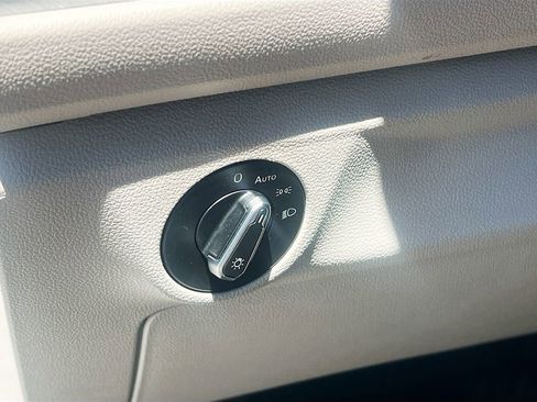 Used 2023 Volkswagen Jetta SE FWD image 10