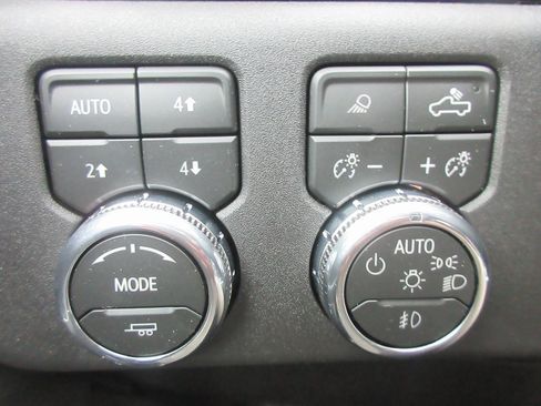 New 2026 GMC Sierra 3500 SLT image 17