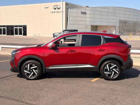 Used 2025 Nissan Kicks SV FWD image 3