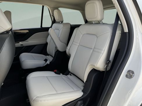 New 2026 Lincoln Aviator 2WD image 23