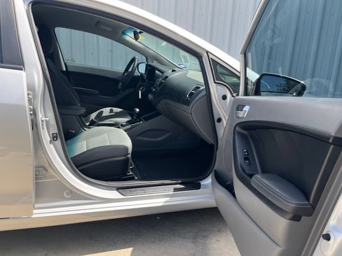 Used 2018 Kia Forte LX FWD image 16