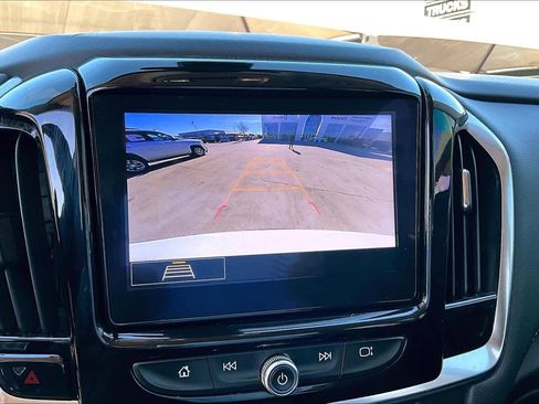 Used 2021 Chevrolet Traverse LT image 25
