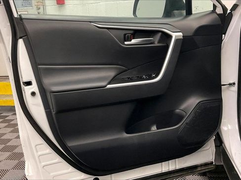 Used 2019 Toyota RAV4 XLE w/ Convenience Package image 22