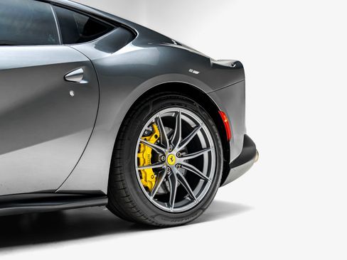 Used 2019 Ferrari 812 Superfast RWD image 16