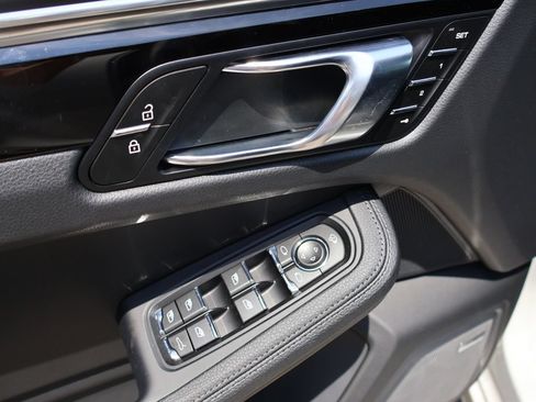 Used 2026 Porsche Macan AWD/4WD image 47