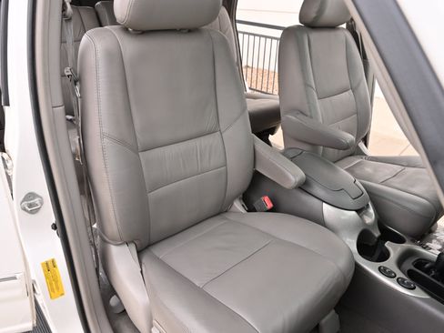 Used 2002 Toyota Sequoia Limited AWD/4WD image 17