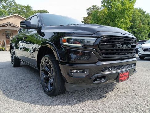 Used 2020 RAM 1500 Limited w/ Black Appearance Package AWD/4WD image 4