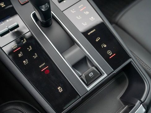 New 2026 Porsche Macan image 20