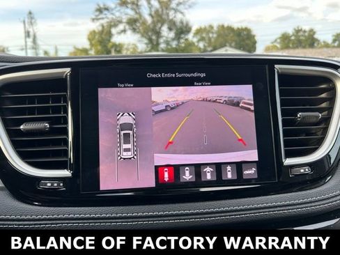 Used 2024 Chrysler Pacifica Touring-L image 24