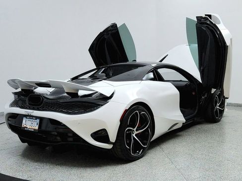 Used 2024 McLaren 750S Spider image 11