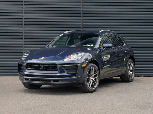 Used 2023 Porsche Macan AWD/4WD image 1