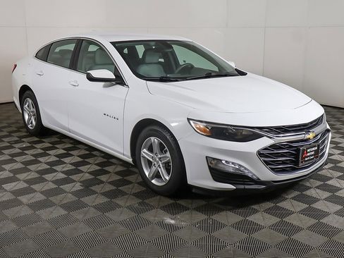 Used 2022 Chevrolet Malibu LT image 2