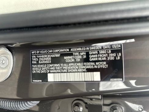 Used 2025 Volvo XC60 T8 Plus w/ Climate Package image 34