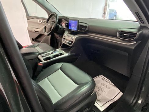 Used 2022 Ford Explorer XLT w/ Equipment Group 202A AWD/4WD image 8